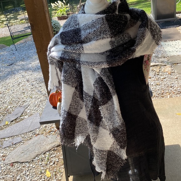 Warm Buffalo check scarf - Picture 2 of 2